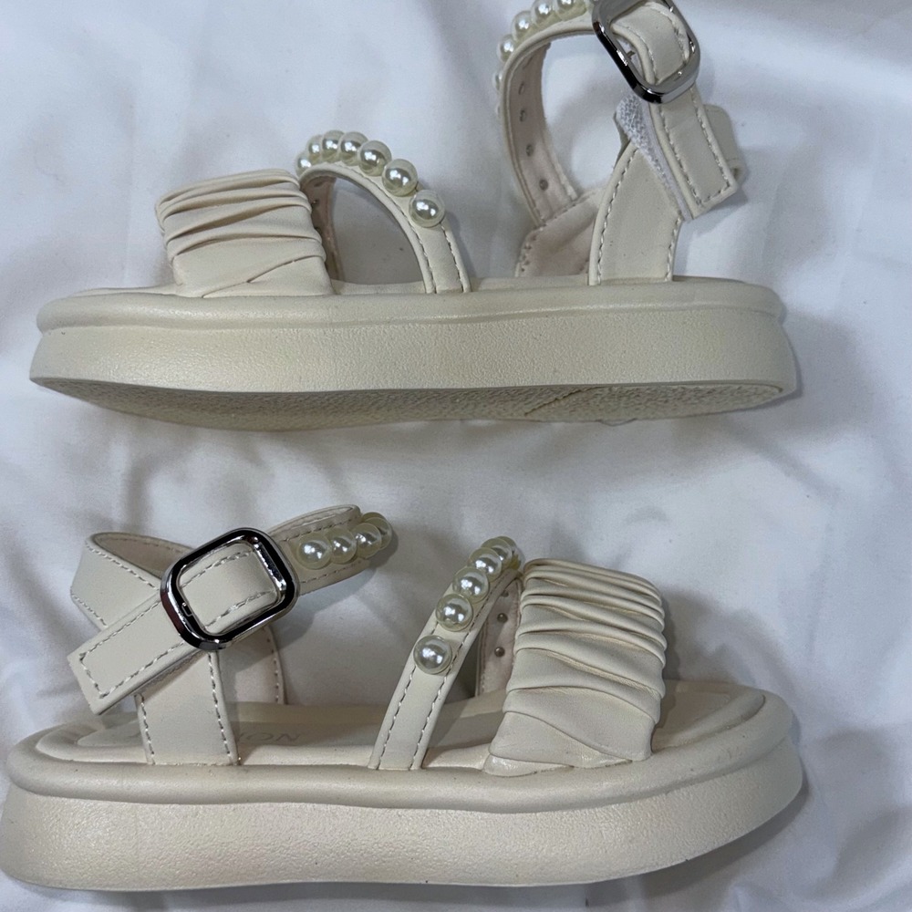 NIB Girls Pearl Detail Sandals Adjustable Buckle Strap Open Toe Shoes Sz 9 26